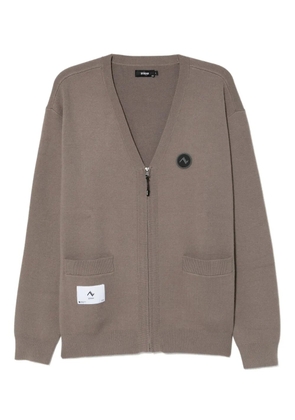 izzue logo patched front-zip cardigan - Brown