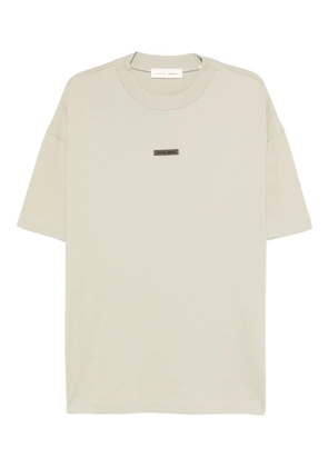 FEAR OF GOD ESSENTIALS logo-plaque T-shirt - Neutrals