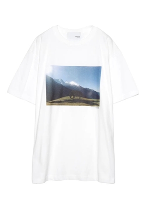 Yoshiokubo landscape-print T-shirt - White