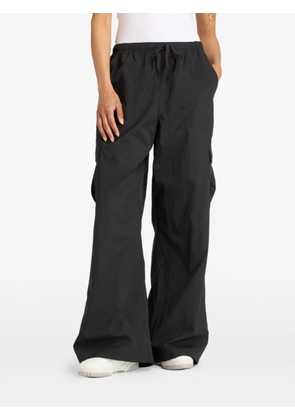 New Balance crinkle woven cargo pants - Black