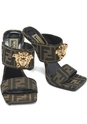 Fendi Pre-Owned x Versace Zucca Medusa sandals - Brown