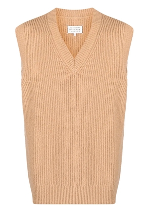 Maison Margiela V-neck ribbed-knit vest - Brown