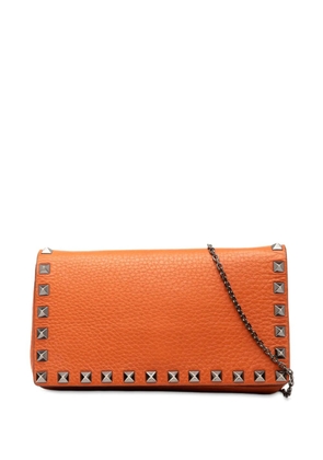 Valentino Garavani Pre-Owned 2018-2025 Pebbled Calfskin Rockstud Clutch on Chain crossbody bag - Orange