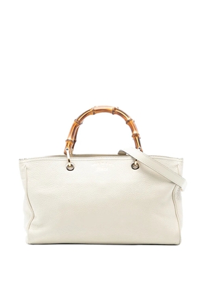 Gucci Pre-Owned 2016-2025 Medium Calfskin Bamboo Shopper satchel - White