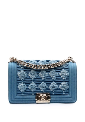 CHANEL Pre-Owned 2019 Old Medium Pleated Denim Boy Flap crossbody bag - Blue