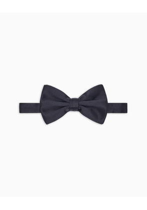 Large, pure silk knotted bow tie