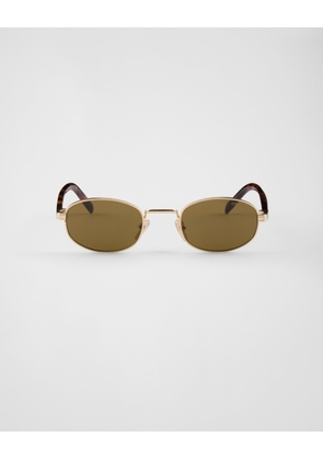 Sunglasses with the iconic metal plaque