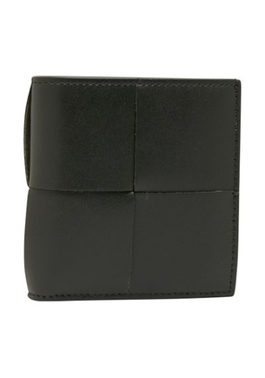 Slim bi-fold wallet
