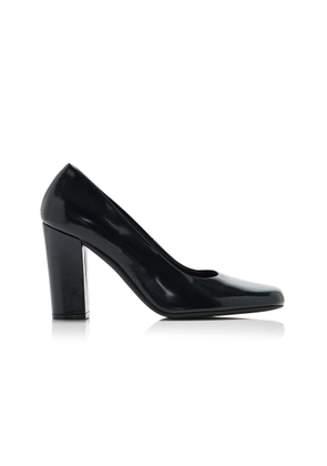 The Row Penelope Leather Pumps - Moda Operandi