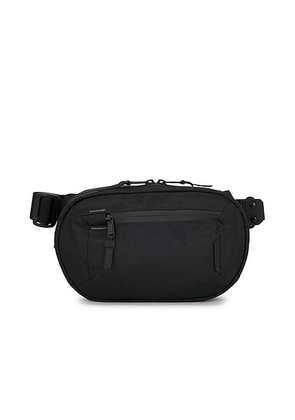 Sympl Commuter Sling X-Pac 2.5L in Black - Black. Size all.