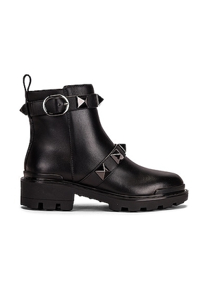 Valentino Garavani Short Roman Stud Boots in Nero - Black. Size 36.5 (also in ).