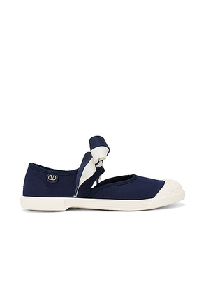Valentino Garavani Bay By Bay Sneaker in Bright Indigo & Ivory - Blue. Size 36 (also in 36.5, 37.5, 38, 38.5, 39.5, 40, 41).