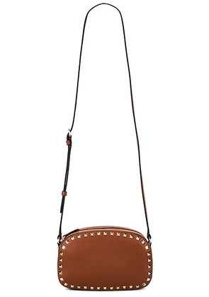 Valentino Garavani Rockstud Camera Case Bag in Selleria - Brown. Size all.