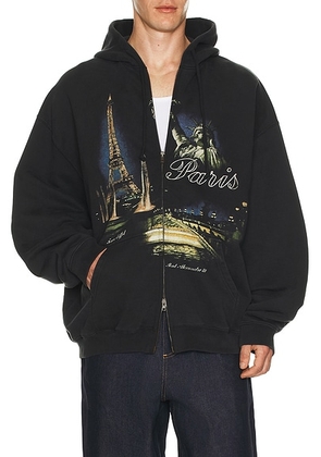 VETEMENTS Paris Tourist Zip-Up Hoodie in Black - Black. Size L (also in M).