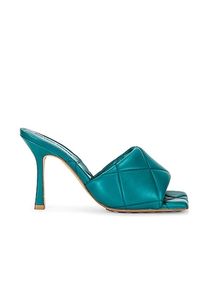 Bottega Veneta BV Rubber Lido Sandals in Duck Green - Green. Size 36 (also in ).