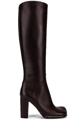 Bottega Veneta Leather Knee High Boots in Fondant - Brown. Size 35 (also in 35.5, 36, 37, 37.5, 39, 39.5, 40).