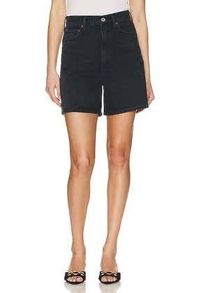 AGOLDE Stella Short in Bat - Black. Size 23 (also in ).