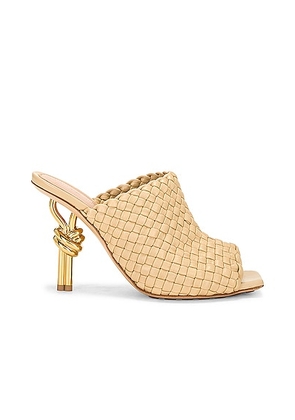 Bottega Veneta Knot Mule Sandal in Cane Sugar - Nude. Size 36.5 (also in 37, 38, 39, 39.5, 40, 41).