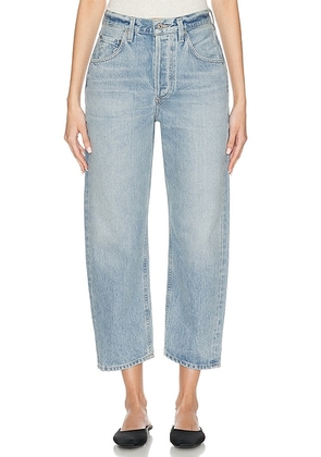 Citizens of Humanity Dahlia Bow Leg Baby Roll Jeans in Ribbon - Denim-Light. Size 30 (also in 32, 33, 34).