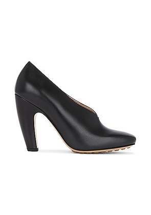 Bottega Veneta Canalazzo Pump in Black - Black. Size 36 (also in 36.5, 37.5, 38, 38.5, 39, 39.5, 40).