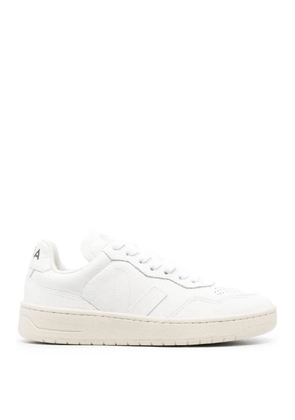 Veja V-90 Organic Leather Sneaker