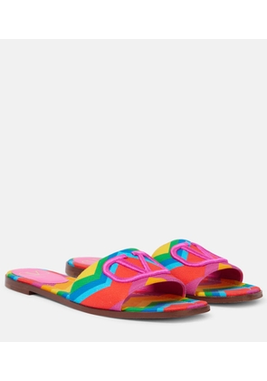 Valentino Garavani VLogo Chevron 24 canvas slides