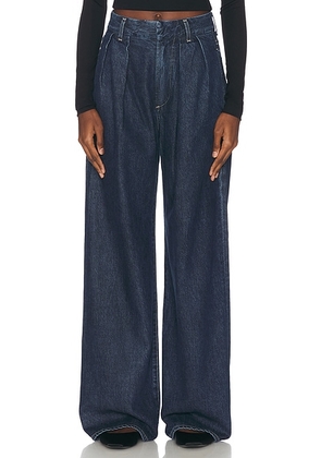 Citizens of Humanity Petra Pleated Wide Leg Jeans in Eden - Denim-Dark. Size 32 (also in 33).
