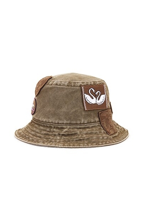 Burberry Patch Bucket Hat in Khaki - Army. Size M (also in S).