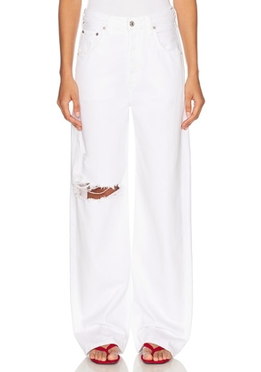 Citizens of Humanity Ayla Baggy Jeans in Zinc - White. Size 24 (also in 26, 27, 28, 29, 30, 31, 32, 33).