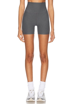 Beyond Yoga Spacedye Keep Pace Biker Short in True Gray Heather - Grey. Size XS (also in ).