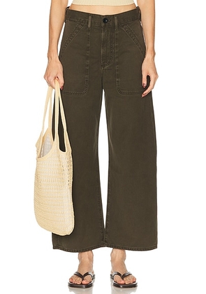 Citizens of Humanity Ayla Cargo Crop in Dark Olive - Olive. Size 25 (also in 27, 29).