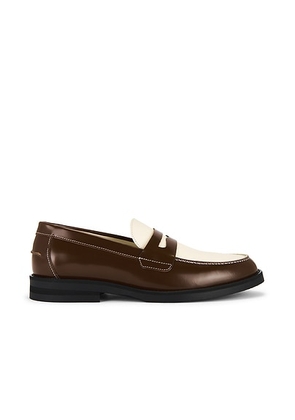 Duke + Dexter Wilde Penny Loafer in Chestnut & White - Brown,Cream. Size 12 (also in ).