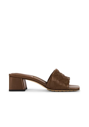 Bottega Veneta Mule Sandal in Dark Leather - Black. Size 36 (also in 36.5, 37, 37.5, 38.5, 39.5, 40, 41).