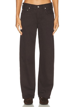 Citizens of Humanity Lindz Low Rise Easy Straight Jeans in Carob - Brown. Size 23 (also in 24, 25, 26, 27, 28, 29, 30, 33, 34).