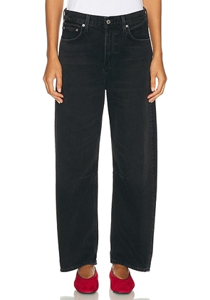 Citizens of Humanity Miro Relaxed Jeans in Raine - Black. Size 23 (also in 24, 25, 26, 27, 28, 29, 30).