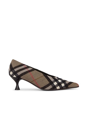 Burberry Cameo Pump in Brush IP Check - Brown. Size 36.5 (also in 36, 38, 38.5, 39, 39.5).