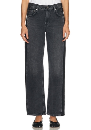 Citizens of Humanity Lindz Low Rise Easy Straight With Tuxedo Stripe Jeans in Kuro - Black. Size 23 (also in 24, 25, 26, 27, 28, 29, 32, 33, 34).