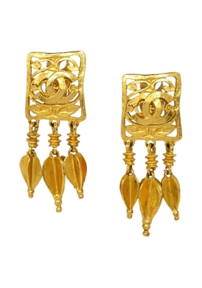 CHANEL Pre-Owned 1995 CC clip-on earrings - Gold