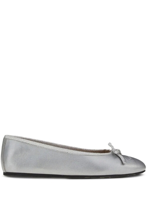 Ferragamo logo-embroidered leather ballerina flats - Silver