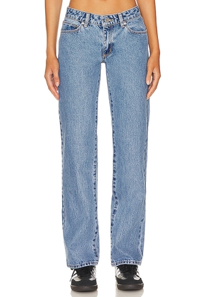 Abrand Low Rise Straight Jeans in Denim-Light. Size 23. Also in 24, 25, 27, 28, 29, 31, 32, 33.