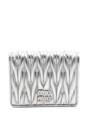 Miu Miu Pre-Owned 2020s matelassé bi-fold wallet - Silver