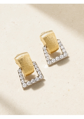 DAVID WEBB - Single Strap Hammered 18-karat Gold, Platinum And Diamond Clip Earrings - One size