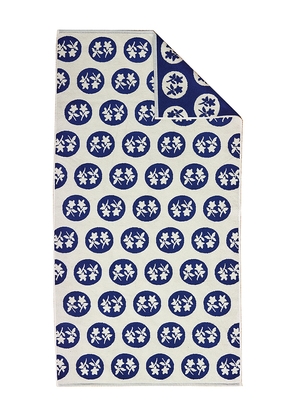 Dusen Dusen Bouquet Bath Towel in Navy.