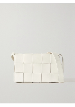 Bottega Veneta - Cassette Medium Intrecciato Leather Shoulder Bag - White - One size