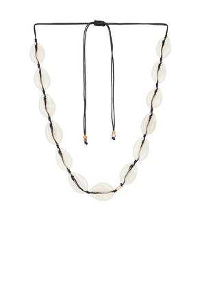 ANNI LU Shelly Necklace in White.