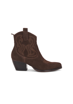 Dolce Vita Shania H2o Boot in Brown. Size 8. Also in 9.