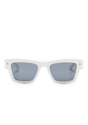 VALENTINO GARAVANI EYEWEAR logo-plaque tinted sunglasses - White