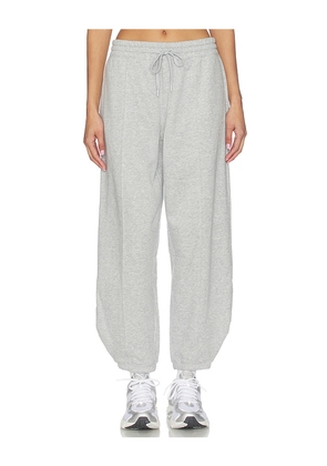 Beyond Yoga Luxefleece Barrel Sweatpant in Grey. Size L. Also in M, XS.