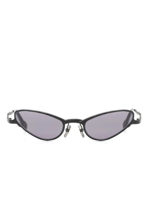 Kuboraum sculpted-arms cat-eye frame sunglasses - Black