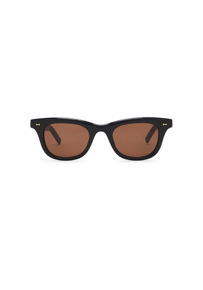 Chimi Ease Sunglasses in Black.